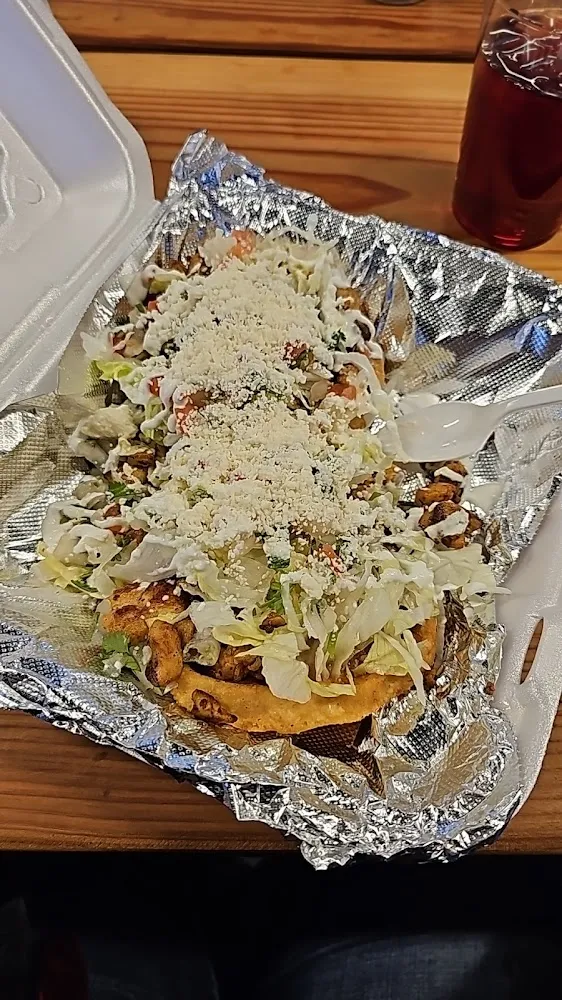 Dos Sopes Con Pollo